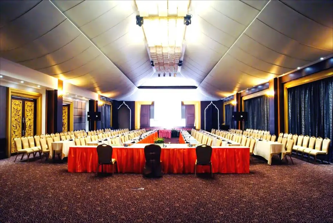 Aiyara Grand Hotel 4*