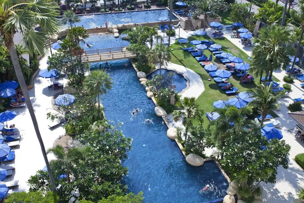 Jomtien Palm Beach Hotel & Resort 4*